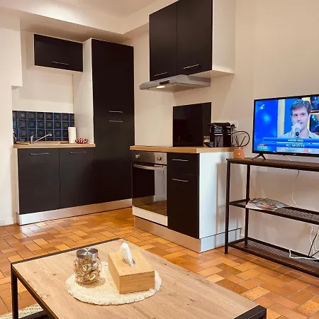 Cozy Little House Apartment *