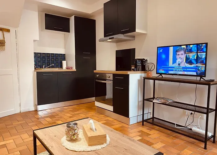 Cozy Little House Apartment *